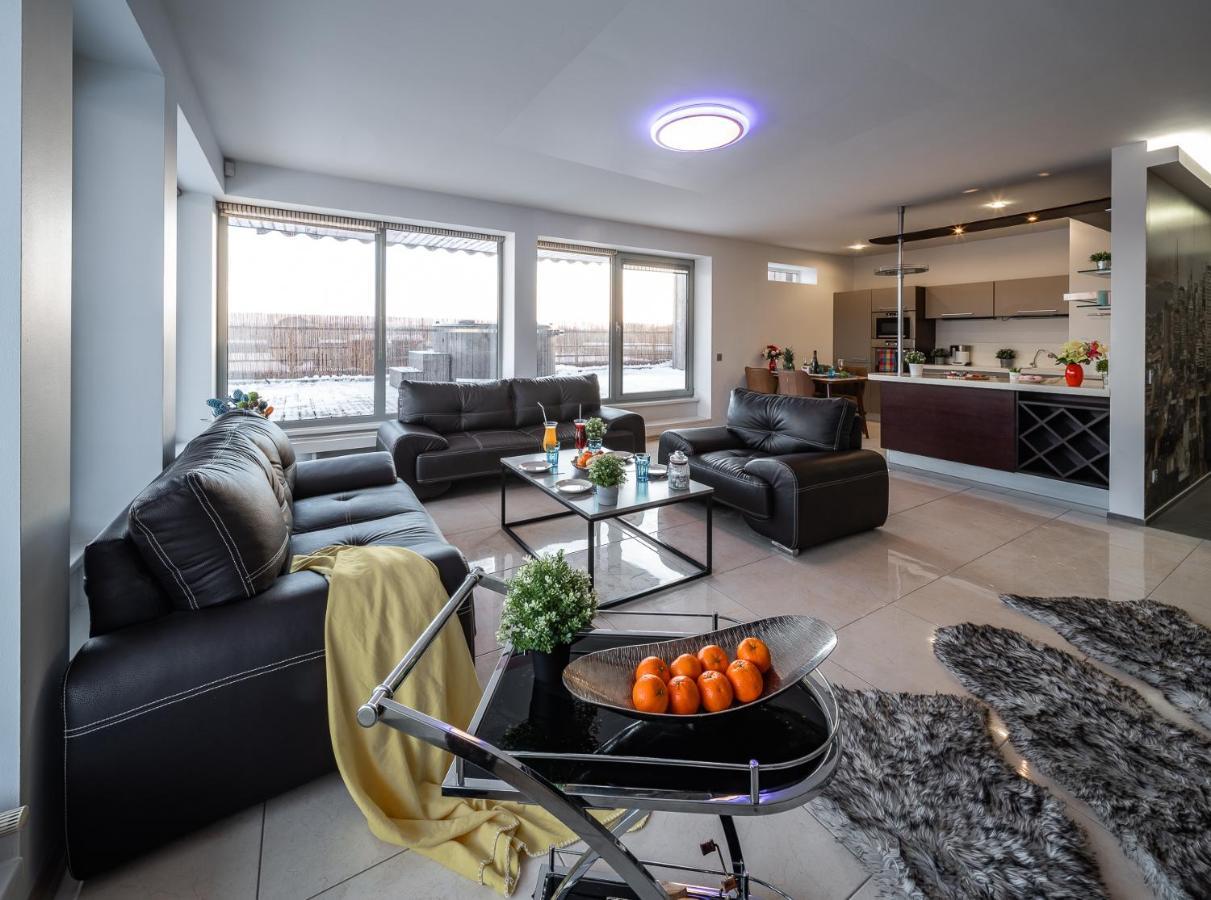 Skyhouse Lux Penthouse & Apartment Riga